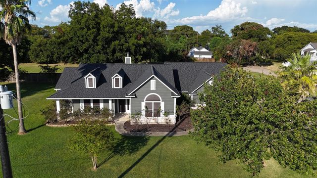 319 S Jamison Street, La Porte, TX 77571