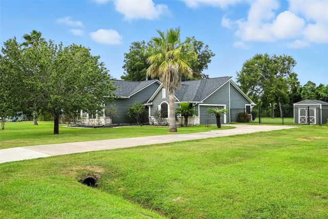 319 S Jamison Street, La Porte, TX 77571