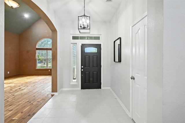 319 S Jamison Street, La Porte, TX 77571