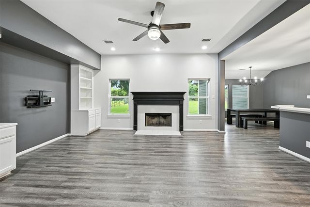 319 S Jamison Street, La Porte, TX 77571