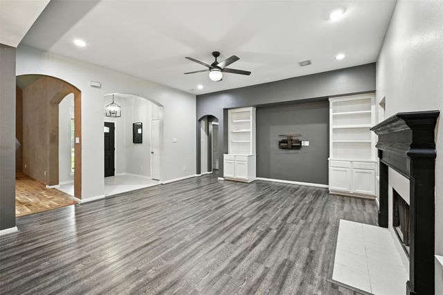 319 S Jamison Street, La Porte, TX 77571
