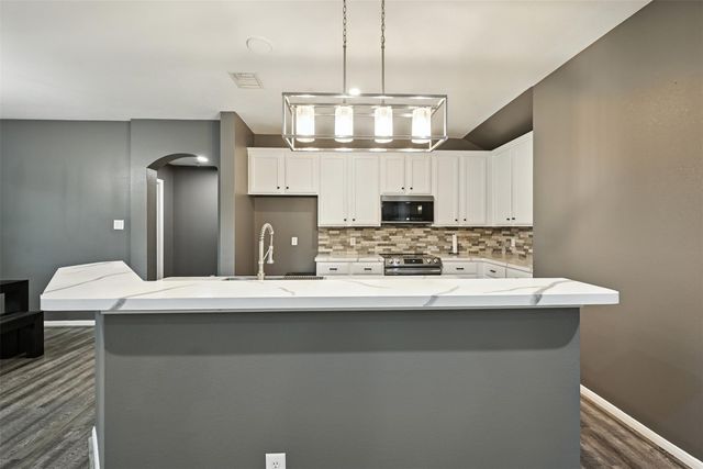 319 S Jamison Street, La Porte, TX 77571
