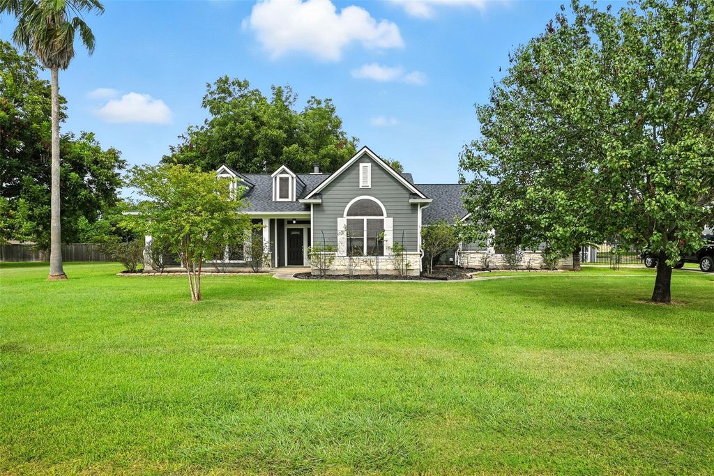 319 S Jamison Street, La Porte, TX 77571
