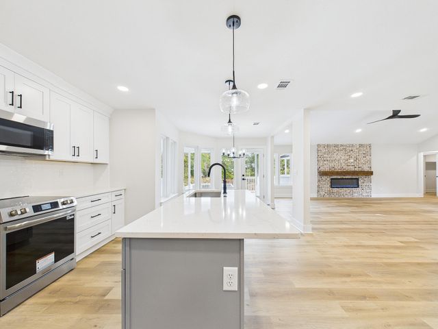 211 E Dominica Circle, Niceville, FL 32578