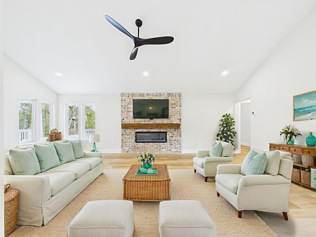 211 E Dominica Circle, Niceville, FL 32578