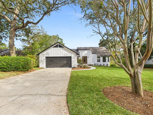 211 E Dominica Circle, Niceville, FL 32578