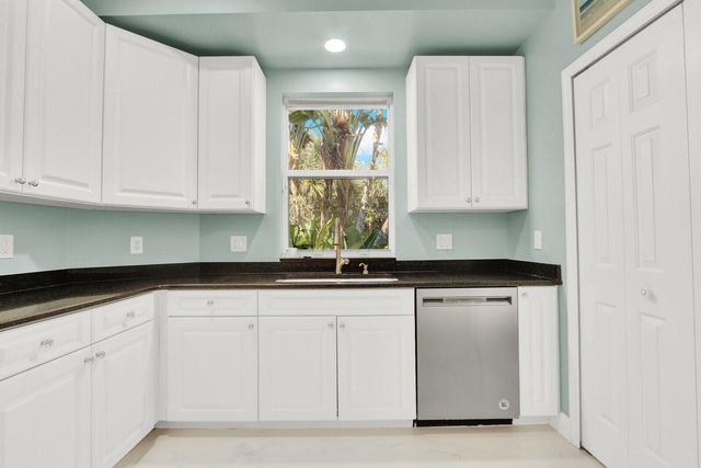 3265 Lakeshore Drive, Hutchinson Island, FL 34949