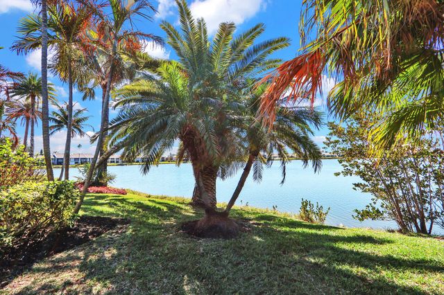 3265 Lakeshore Drive, Hutchinson Island, FL 34949