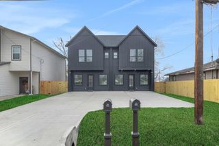 7956 Bonaire Unit A/B Street, Houston, TX 77028