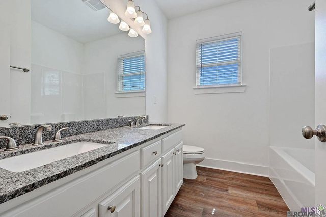 601 Lake Shelf Dr, Baton Rouge, LA 70820