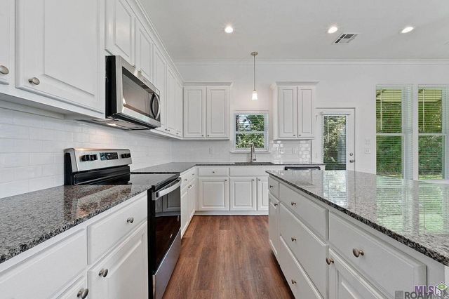601 Lake Shelf Dr, Baton Rouge, LA 70820