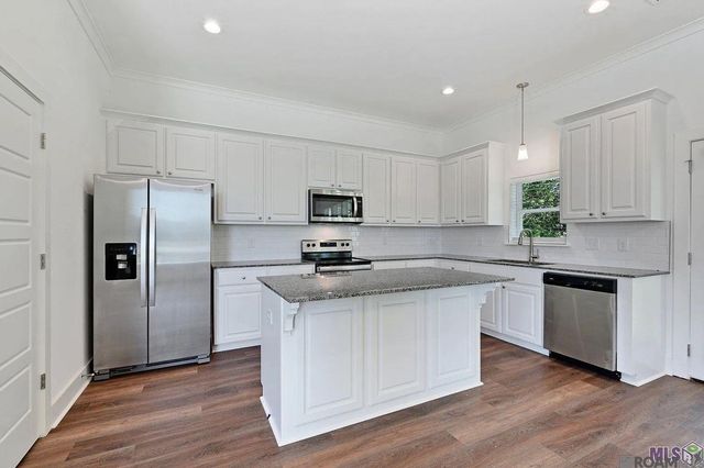 601 Lake Shelf Dr, Baton Rouge, LA 70820