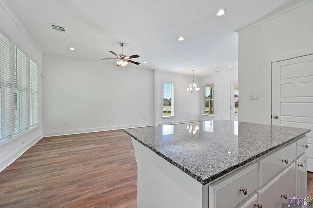 601 Lake Shelf Dr, Baton Rouge, LA 70820