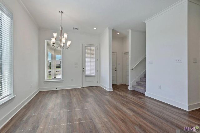 601 Lake Shelf Dr, Baton Rouge, LA 70820