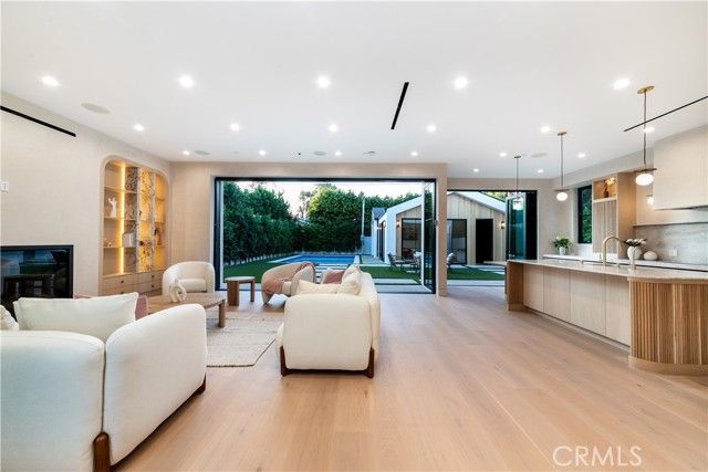 16749 Addison, Encino (los Angeles), CA 91436