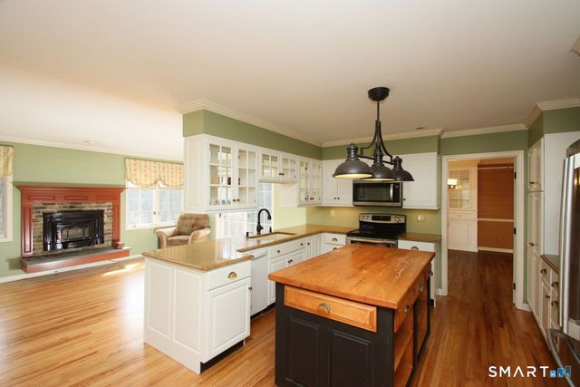 22 Meadowood Drive, New Milford, CT 06776