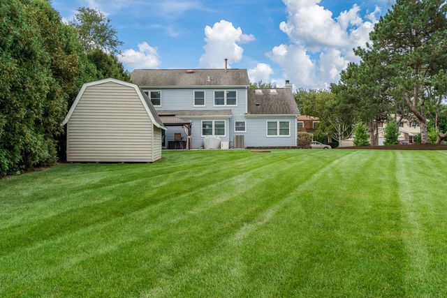 881 Willowbrook Drive, Wheeling, IL 60090