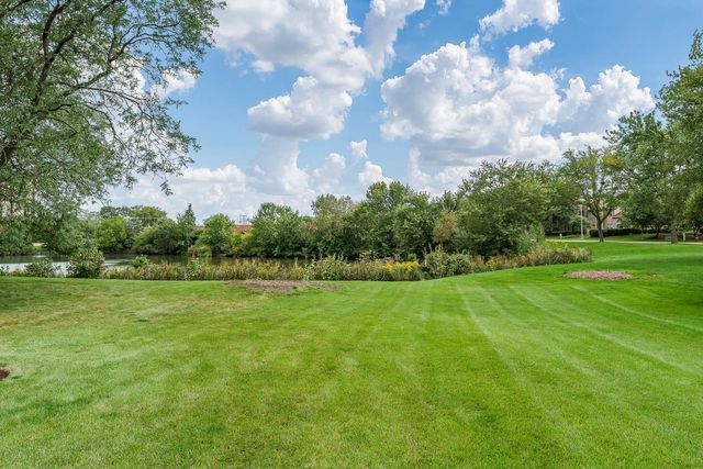 881 Willowbrook Drive, Wheeling, IL 60090
