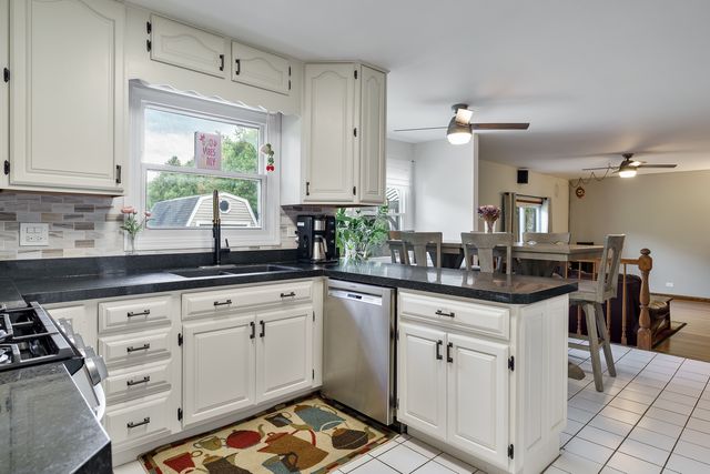 881 Willowbrook Drive, Wheeling, IL 60090