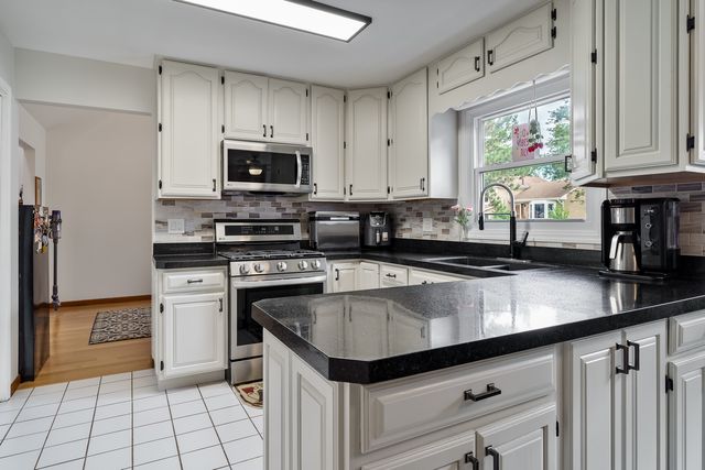 881 Willowbrook Drive, Wheeling, IL 60090