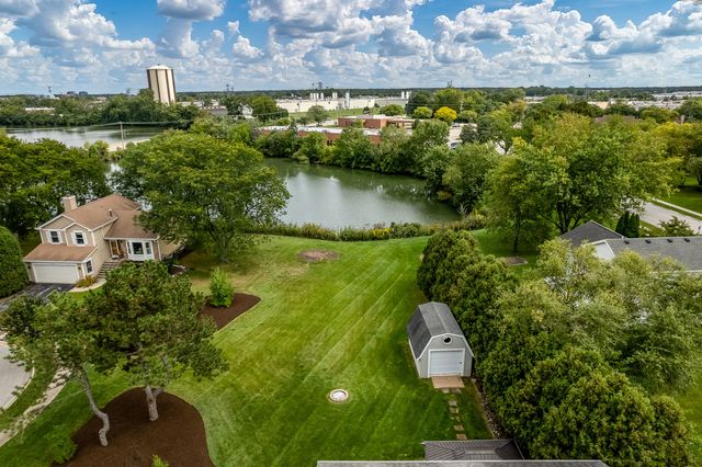881 Willowbrook Drive, Wheeling, IL 60090