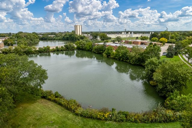 881 Willowbrook Drive, Wheeling, IL 60090