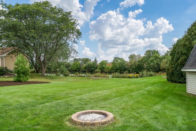 881 Willowbrook Drive, Wheeling, IL 60090
