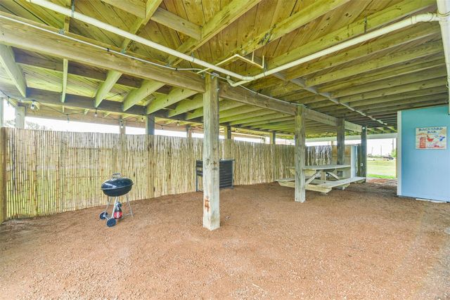 1004 20th Street, Dickinson, TX 77539