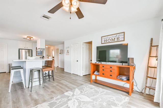 1004 20th Street, Dickinson, TX 77539