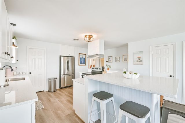 1004 20th Street, Dickinson, TX 77539