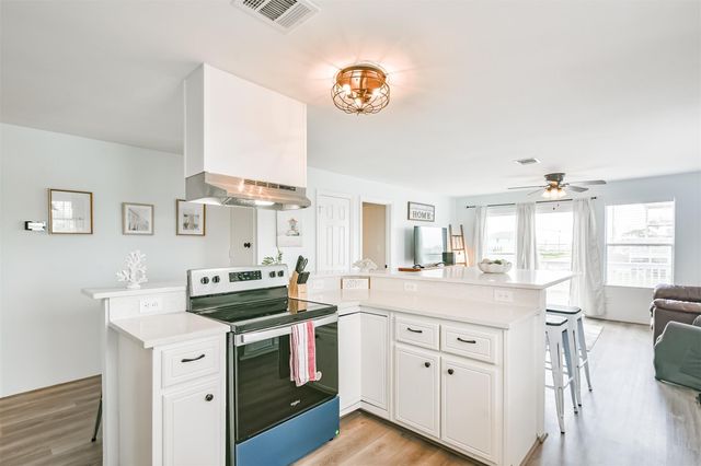 1004 20th Street, Dickinson, TX 77539