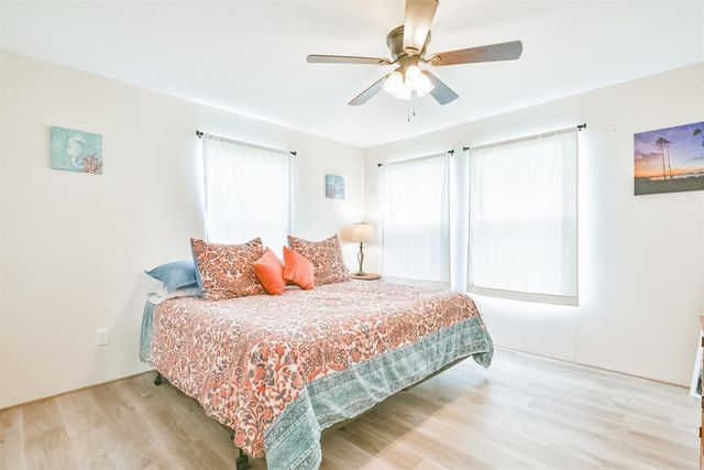 1004 20th Street, Dickinson, TX 77539