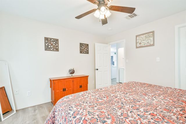 1004 20th Street, Dickinson, TX 77539