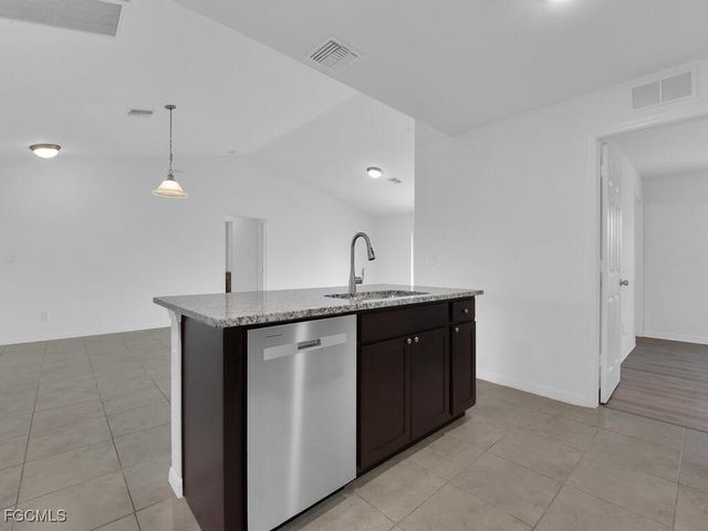 820 NE 44th LN, Cape Coral, FL 33909