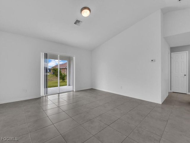 820 NE 44th LN, Cape Coral, FL 33909