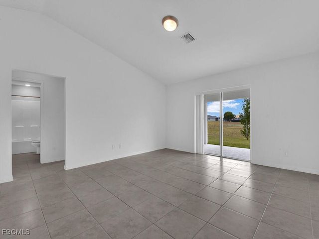 820 NE 44th LN, Cape Coral, FL 33909