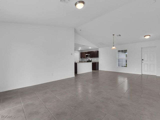 820 NE 44th LN, Cape Coral, FL 33909