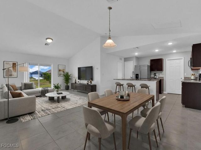 820 NE 44th LN, Cape Coral, FL 33909