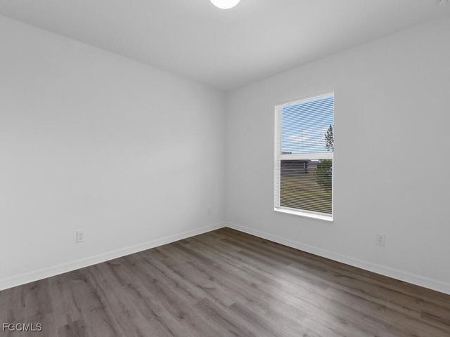 820 NE 44th LN, Cape Coral, FL 33909