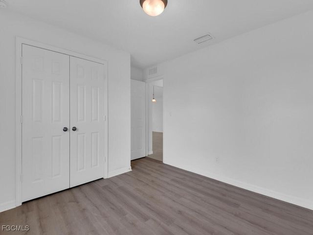 820 NE 44th LN, Cape Coral, FL 33909