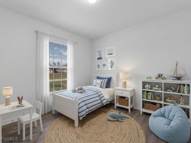 820 NE 44th LN, Cape Coral, FL 33909