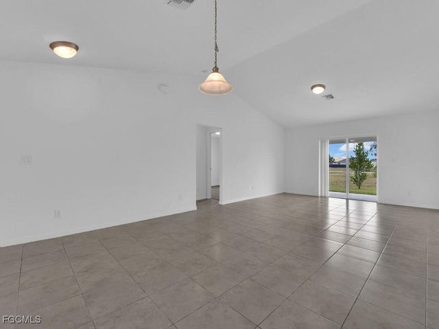 820 NE 44th LN, Cape Coral, FL 33909