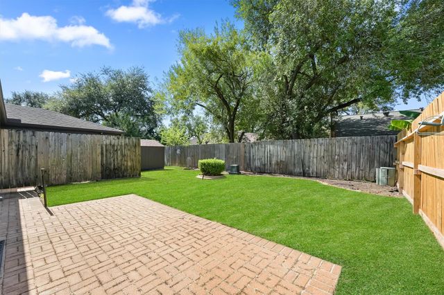 242 Blackwater Lane, Houston, TX 77015