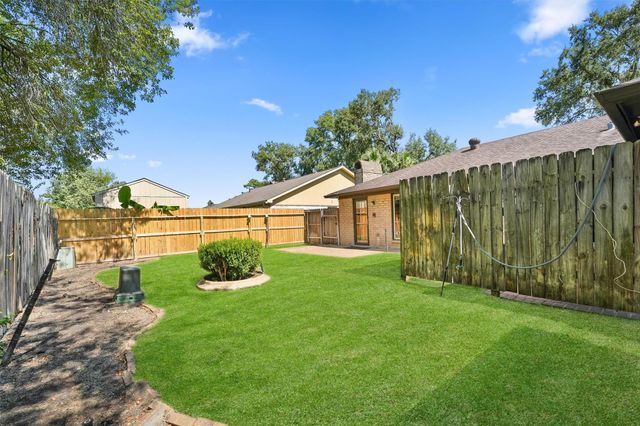 242 Blackwater Lane, Houston, TX 77015