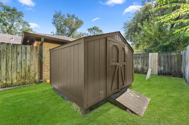 242 Blackwater Lane, Houston, TX 77015