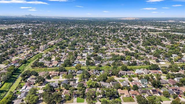 242 Blackwater Lane, Houston, TX 77015