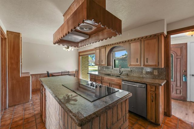 242 Blackwater Lane, Houston, TX 77015