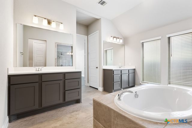 1952 Highland, Seguin, TX 78155