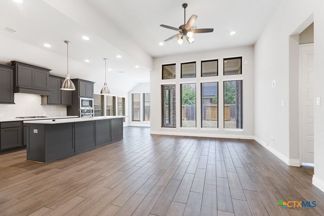 1952 Highland, Seguin, TX 78155