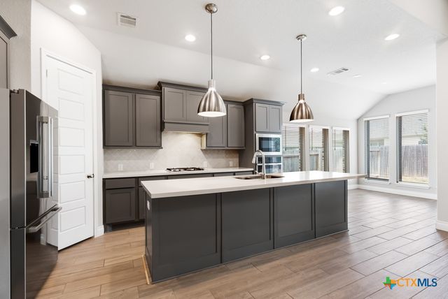 1952 Highland, Seguin, TX 78155